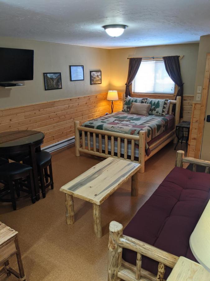 9 Bar W Cabins West Yellowstone Exteriör bild