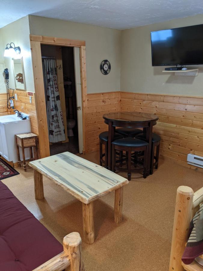 9 Bar W Cabins West Yellowstone Exteriör bild