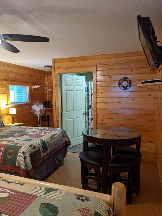 9 Bar W Cabins West Yellowstone Exteriör bild
